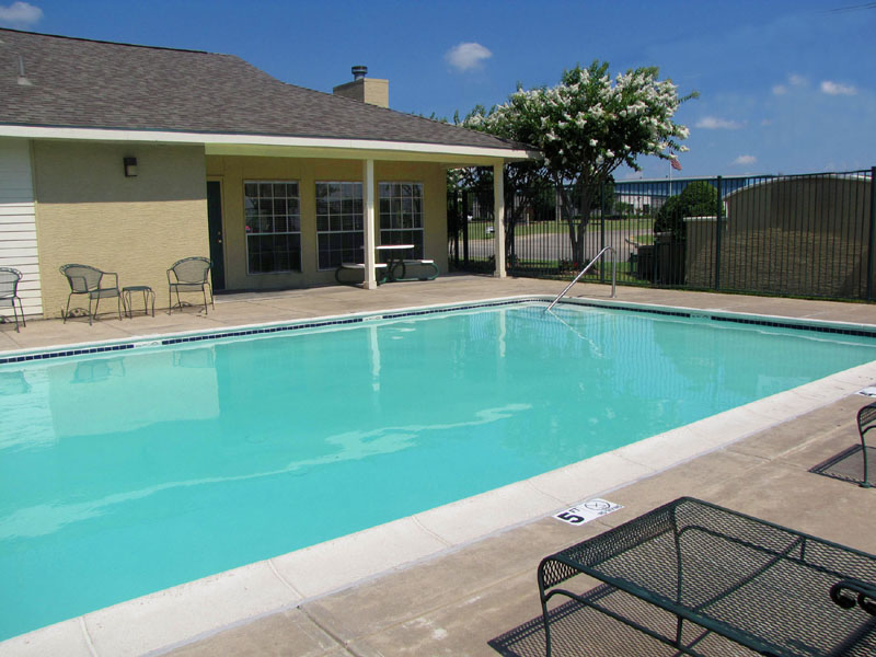 County Village of Bonham Apartments Bonham, TX (903) 5837400